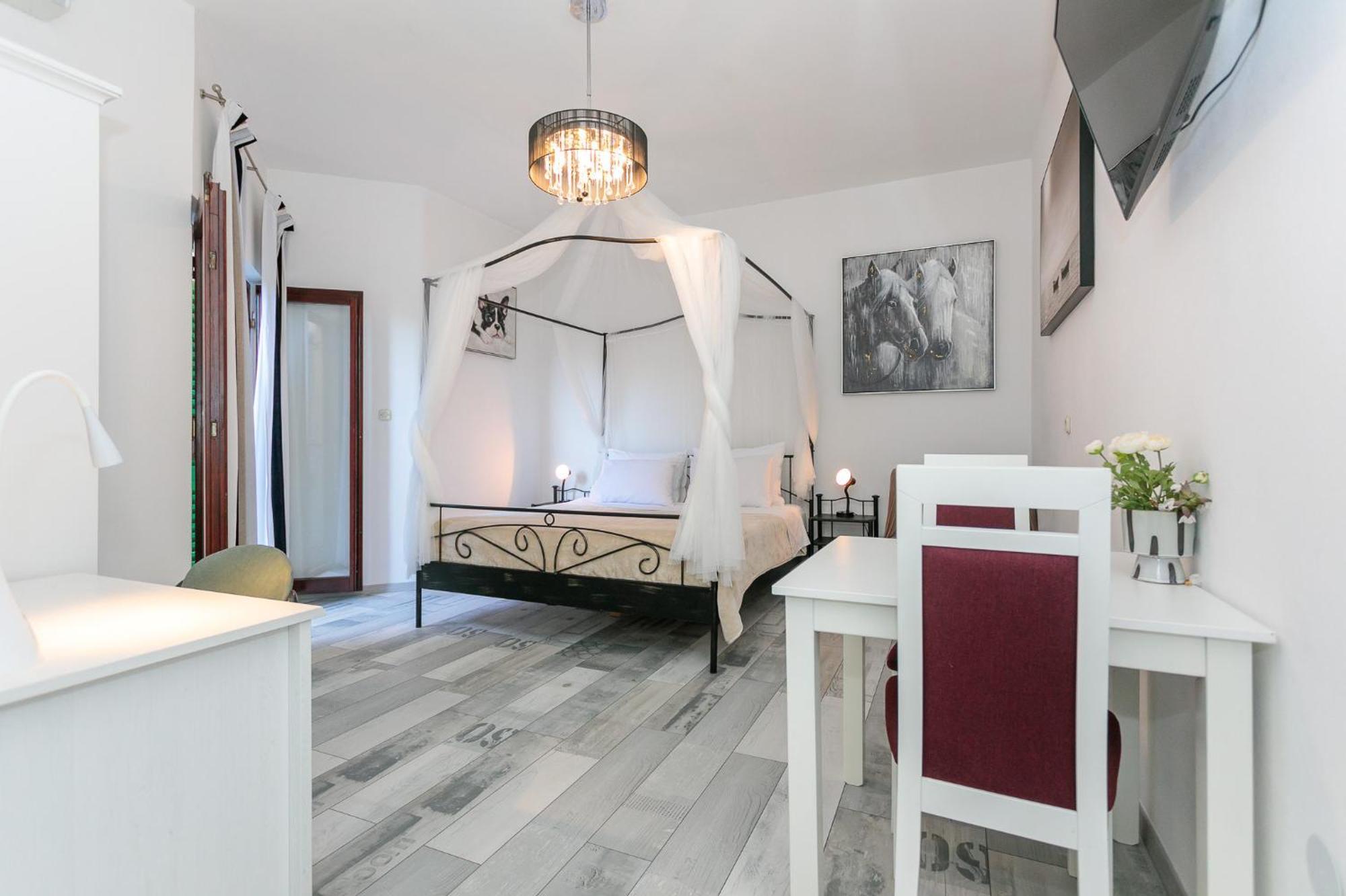 Apartments Delfin Кърк Екстериор снимка