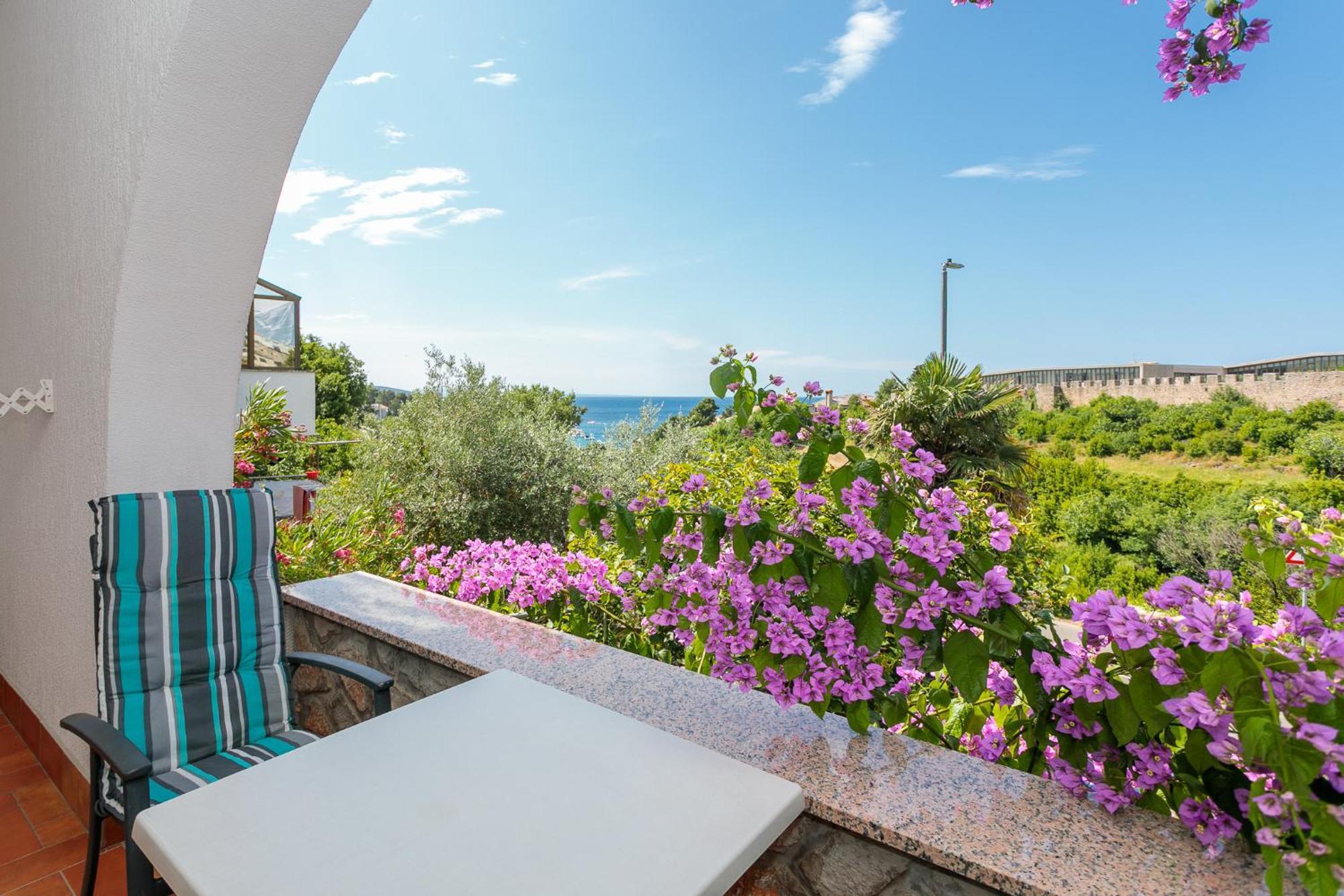 Apartments Delfin Кърк Екстериор снимка