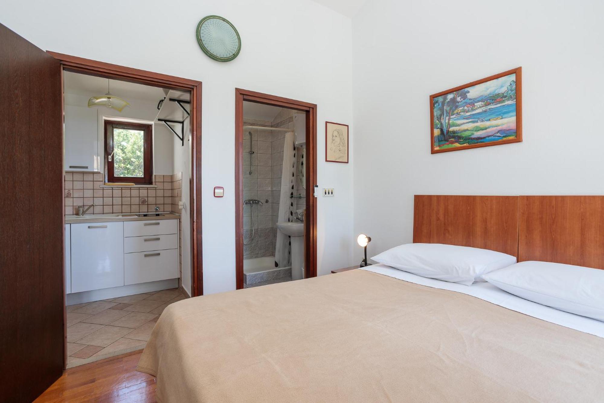 Apartments Delfin Кърк Екстериор снимка
