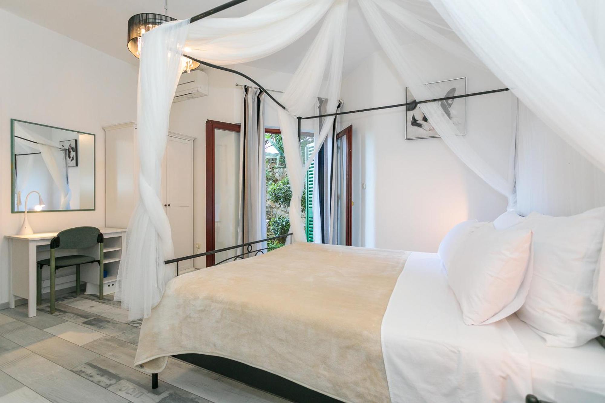 Apartments Delfin Кърк Екстериор снимка