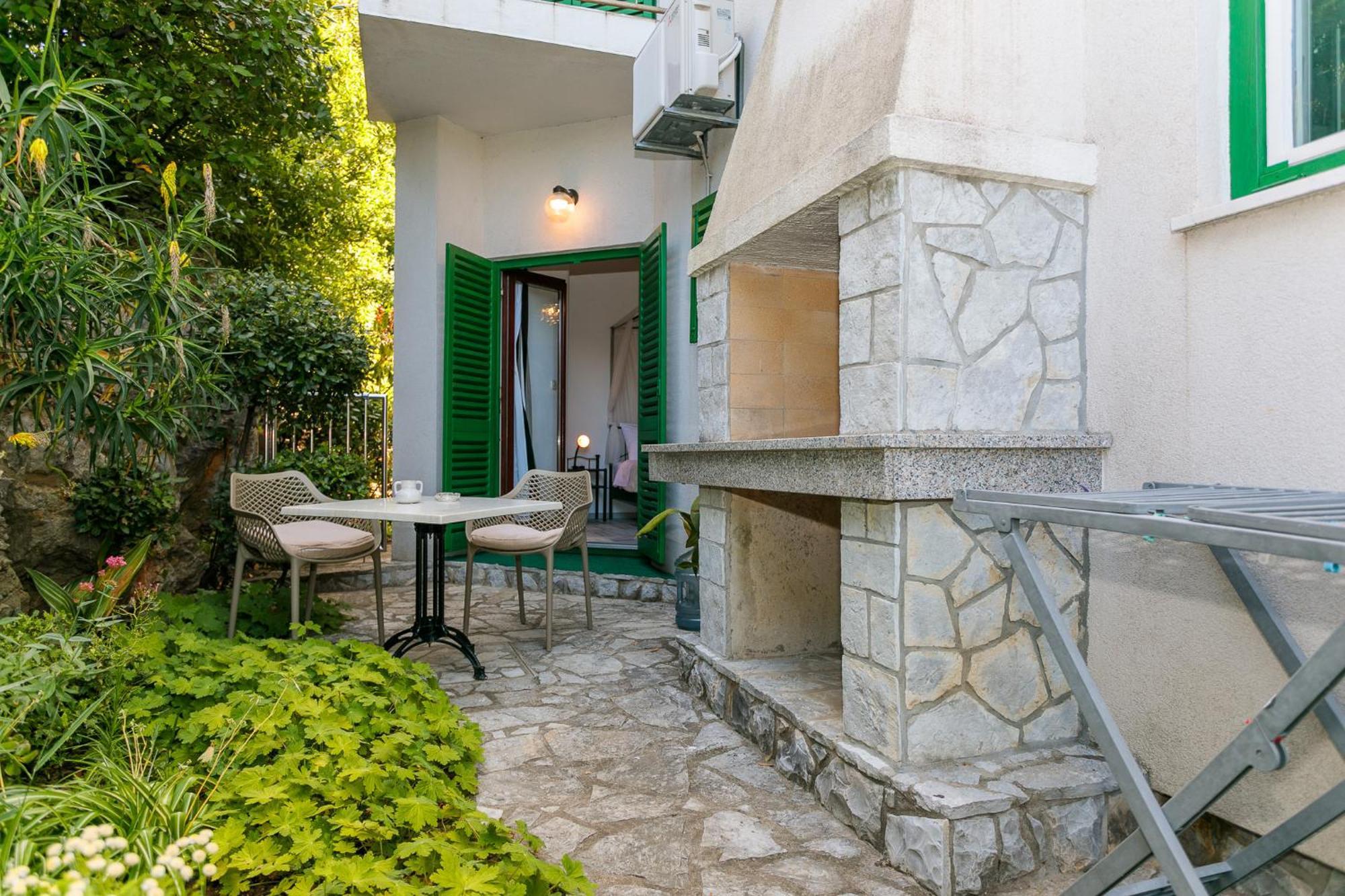 Apartments Delfin Кърк Екстериор снимка