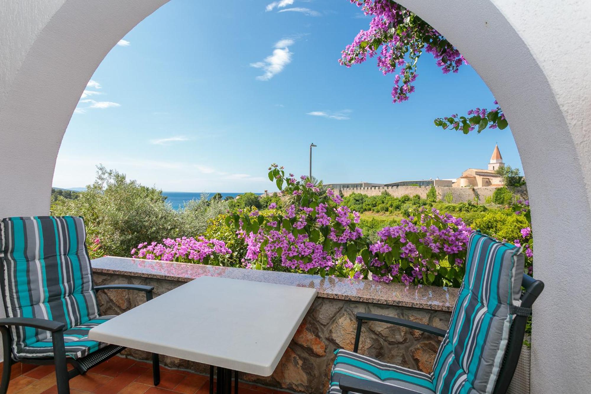 Apartments Delfin Кърк Екстериор снимка