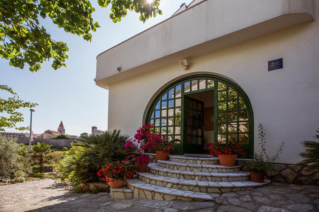 Apartments Delfin Кърк Стая снимка