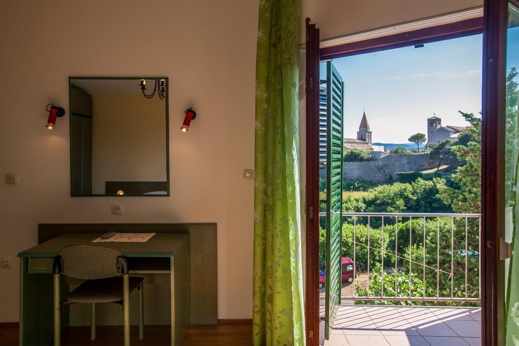 Apartments Delfin Кърк Екстериор снимка