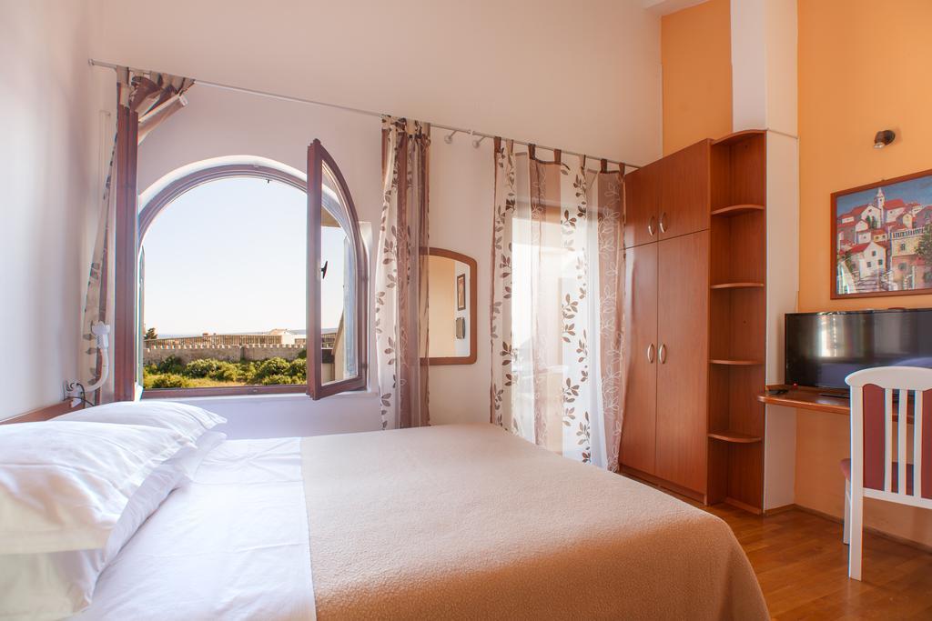Apartments Delfin Кърк Екстериор снимка