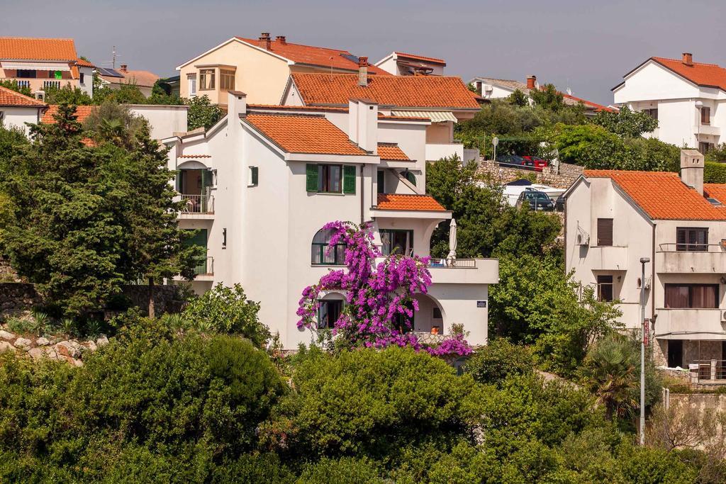 Apartments Delfin Кърк Екстериор снимка