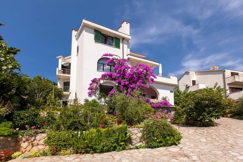 Apartments Delfin Кърк Екстериор снимка
